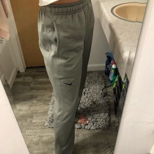 Great Condition NIKE THERMA FIT sweats